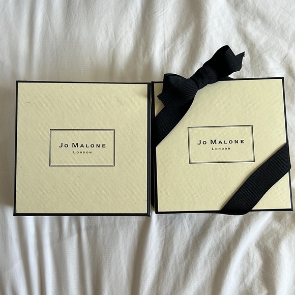 2 Jo Malone gift boxes with black tissue  1 bow - Picture 1 of 2
